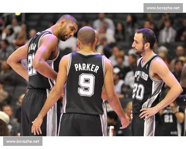 热火对阵马刺最终比分出炉末节逆转引爆全场热议季后赛悬念升级战术博弈成焦点